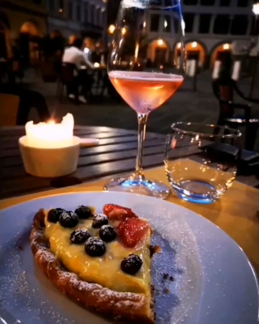 Crostatina crema fresca, mirtilli e fragole